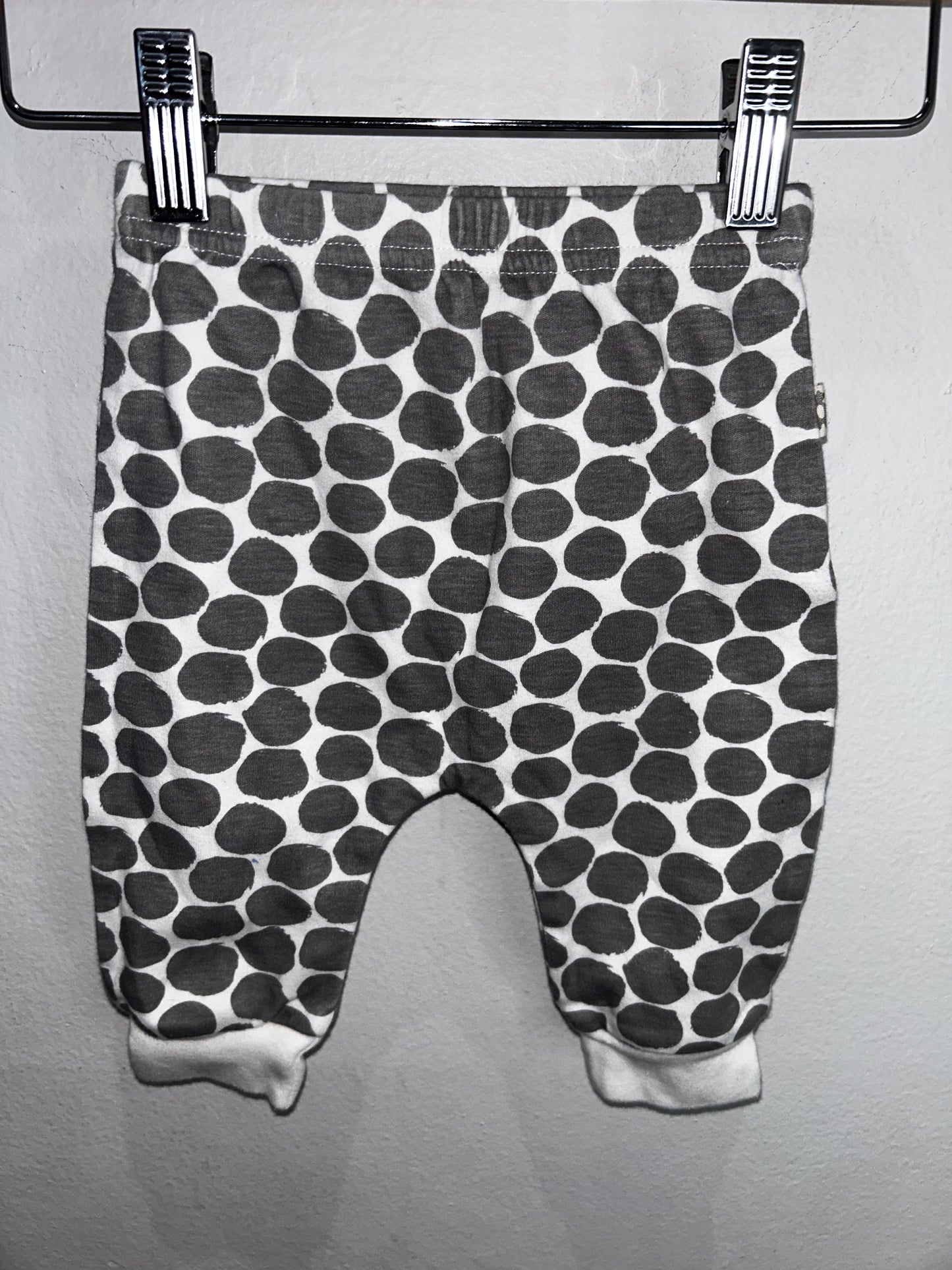 Big dots grey pants 6m