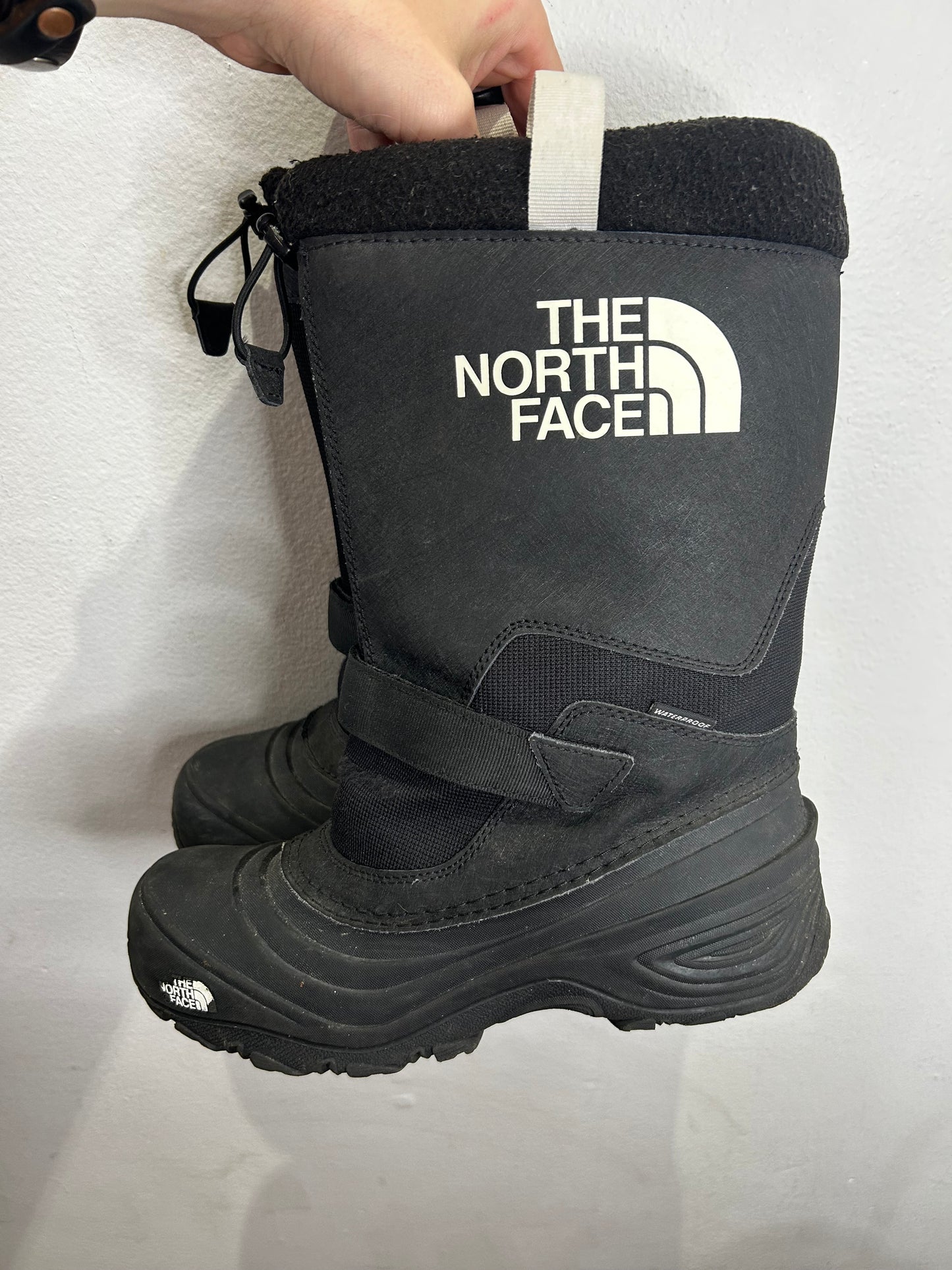 Y7 the North Face winter boots