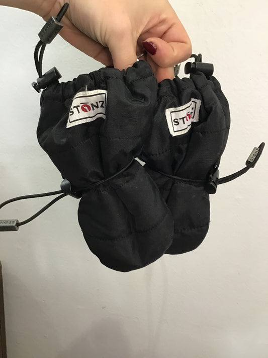 Stonz black mitts 12-24m