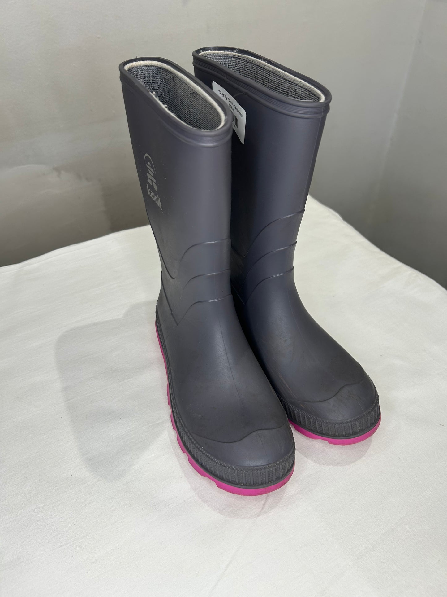 Y2 grey Kamik rainboots