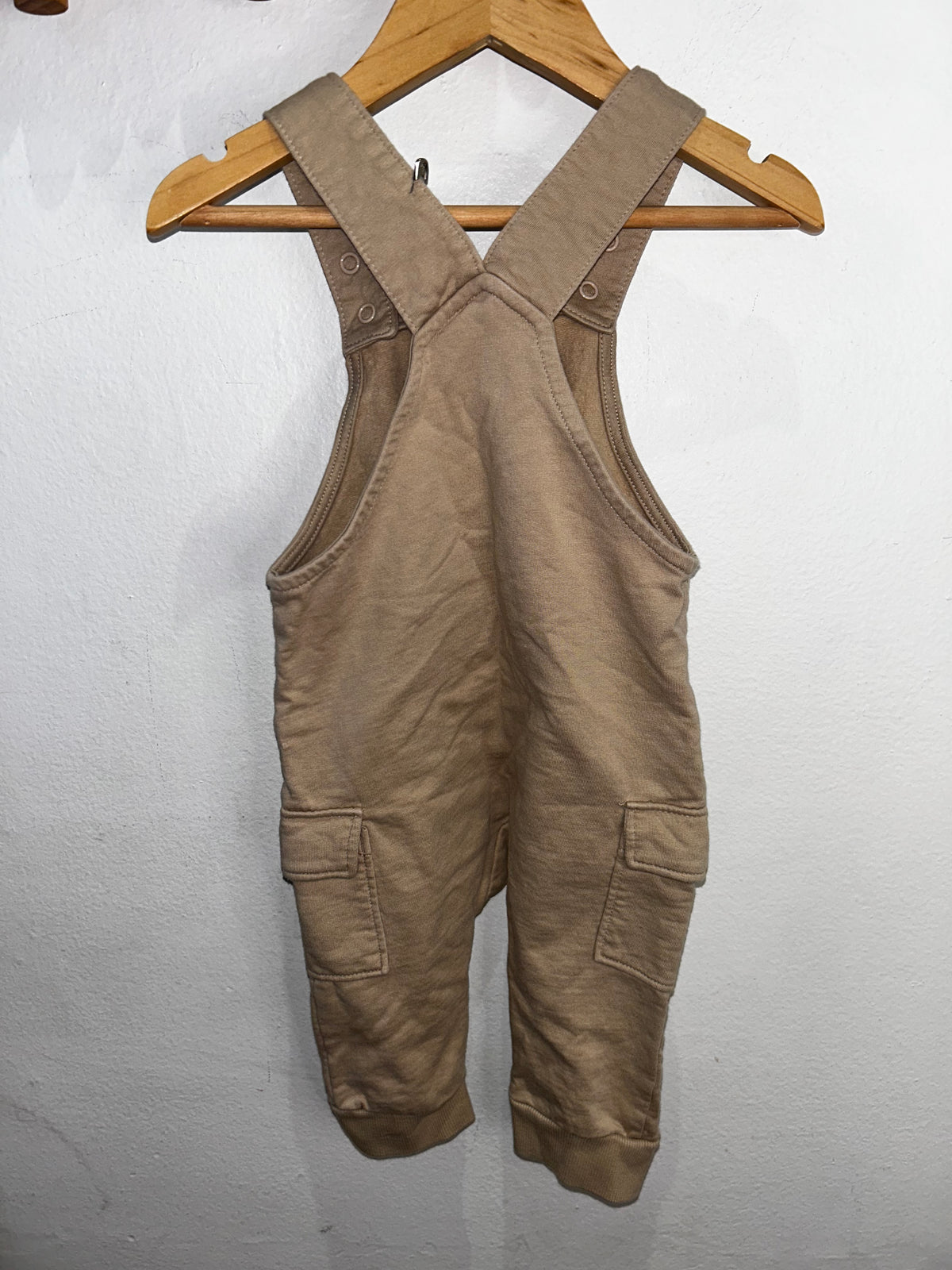 Beige romper 6-9m