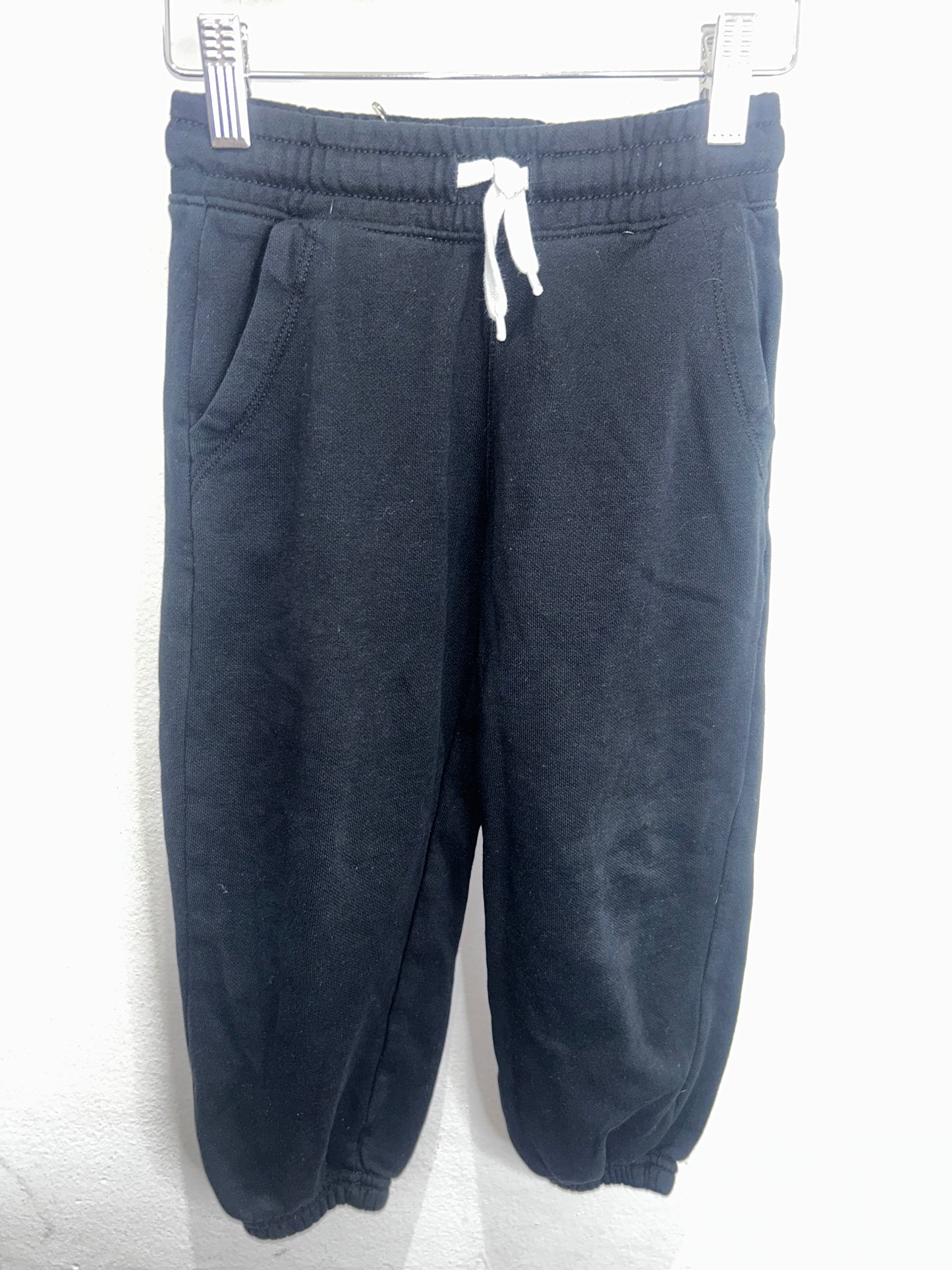 Basic black jogger 5y