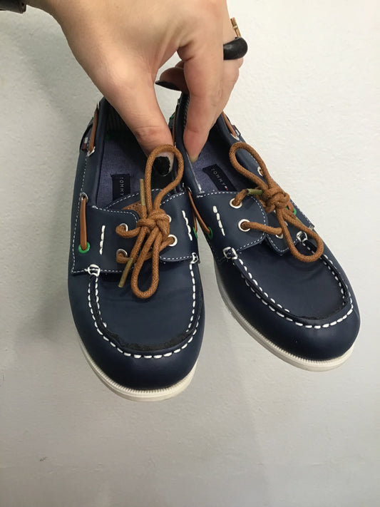 C13 blue boat shoes