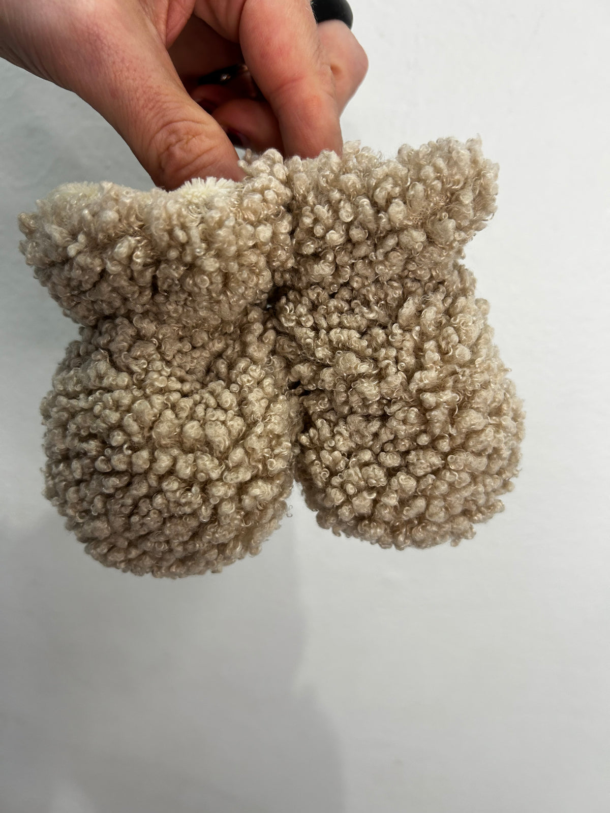 7am brown furry mitts 0-6m