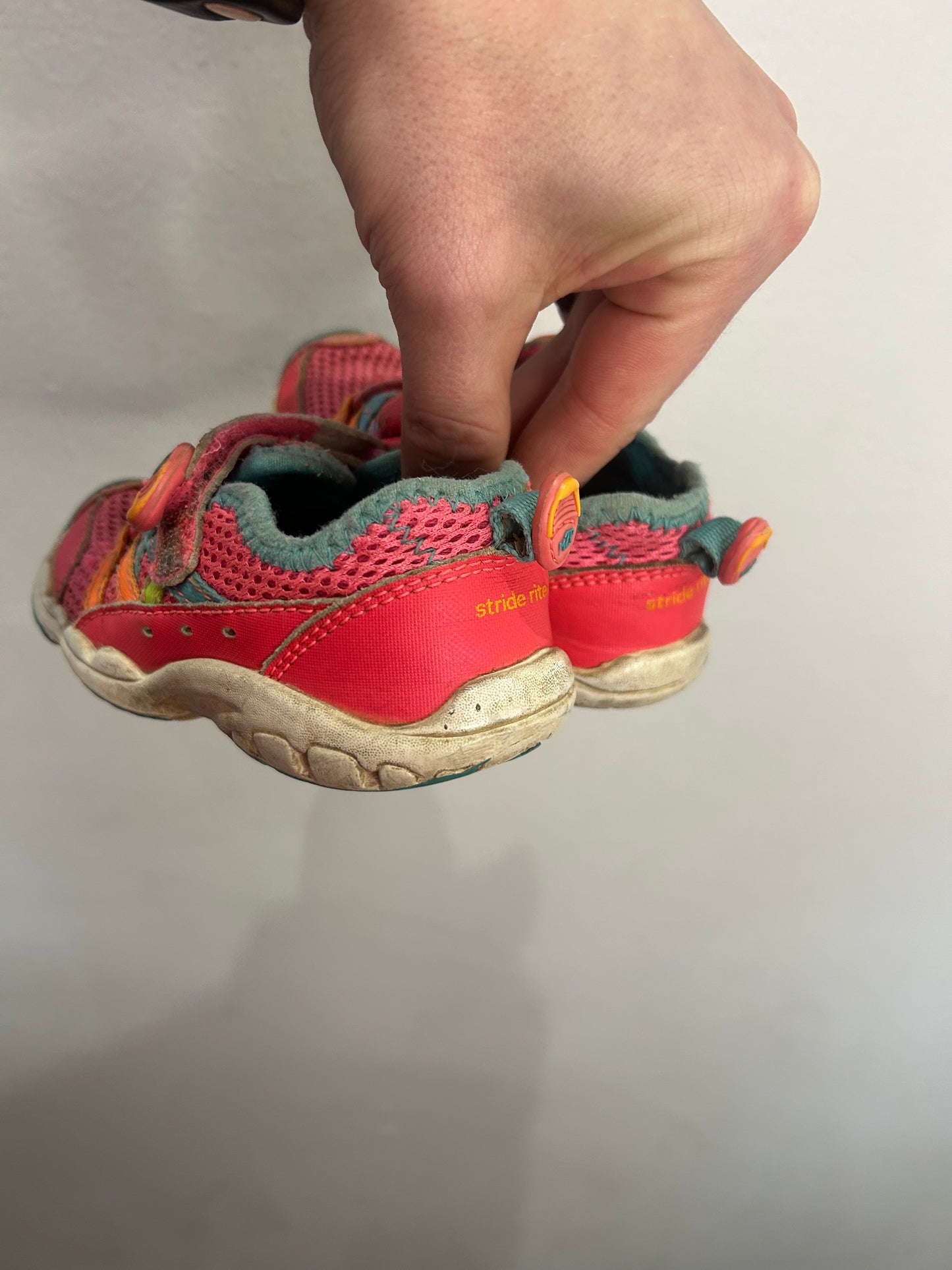 C7.5 hot pink stride rites