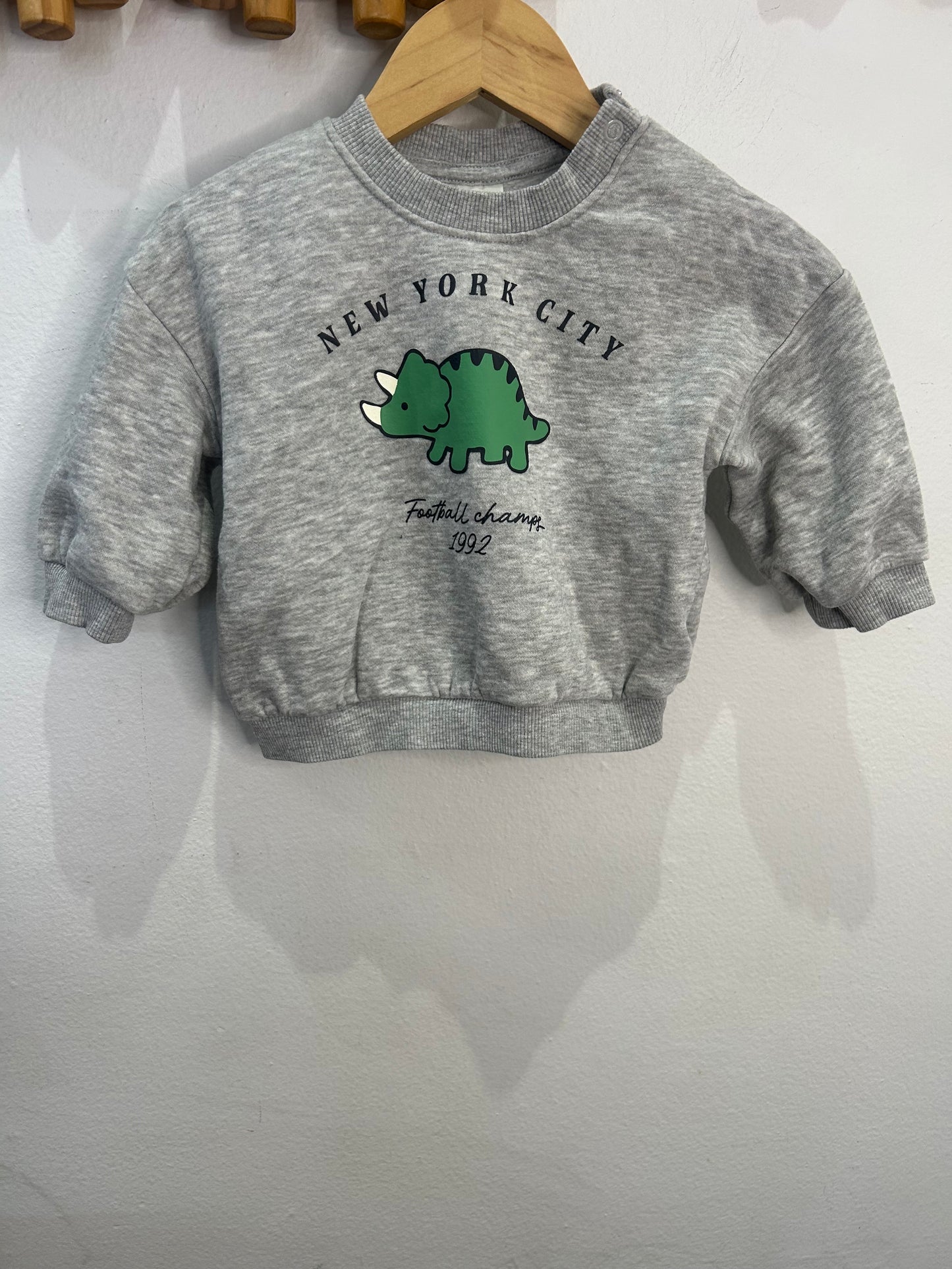 Football dino pullover 4-6m