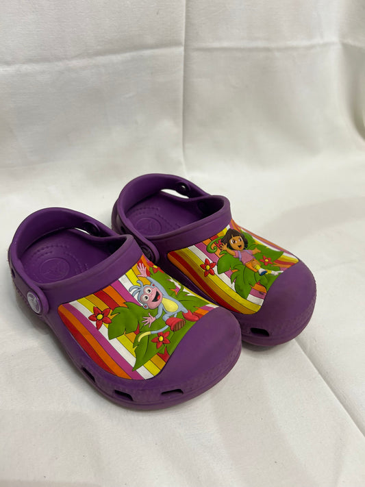 C10-11 Dora Crocs