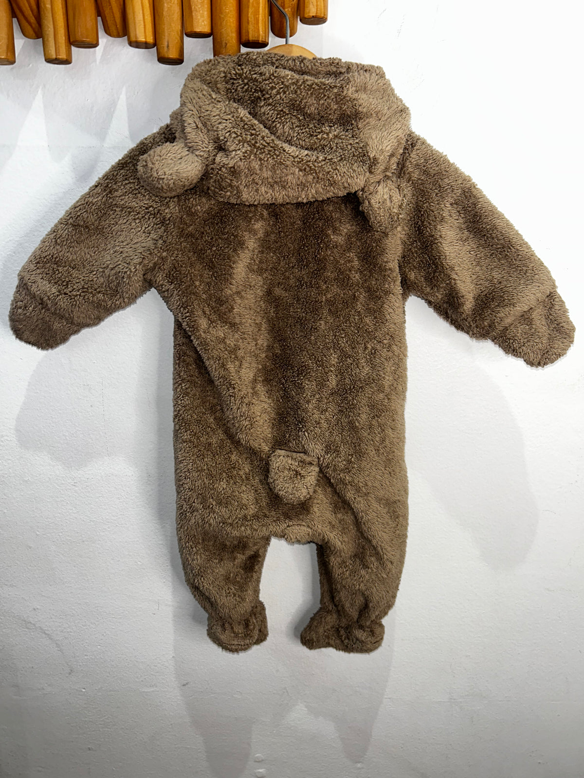 Brown furry bunting 2-4m