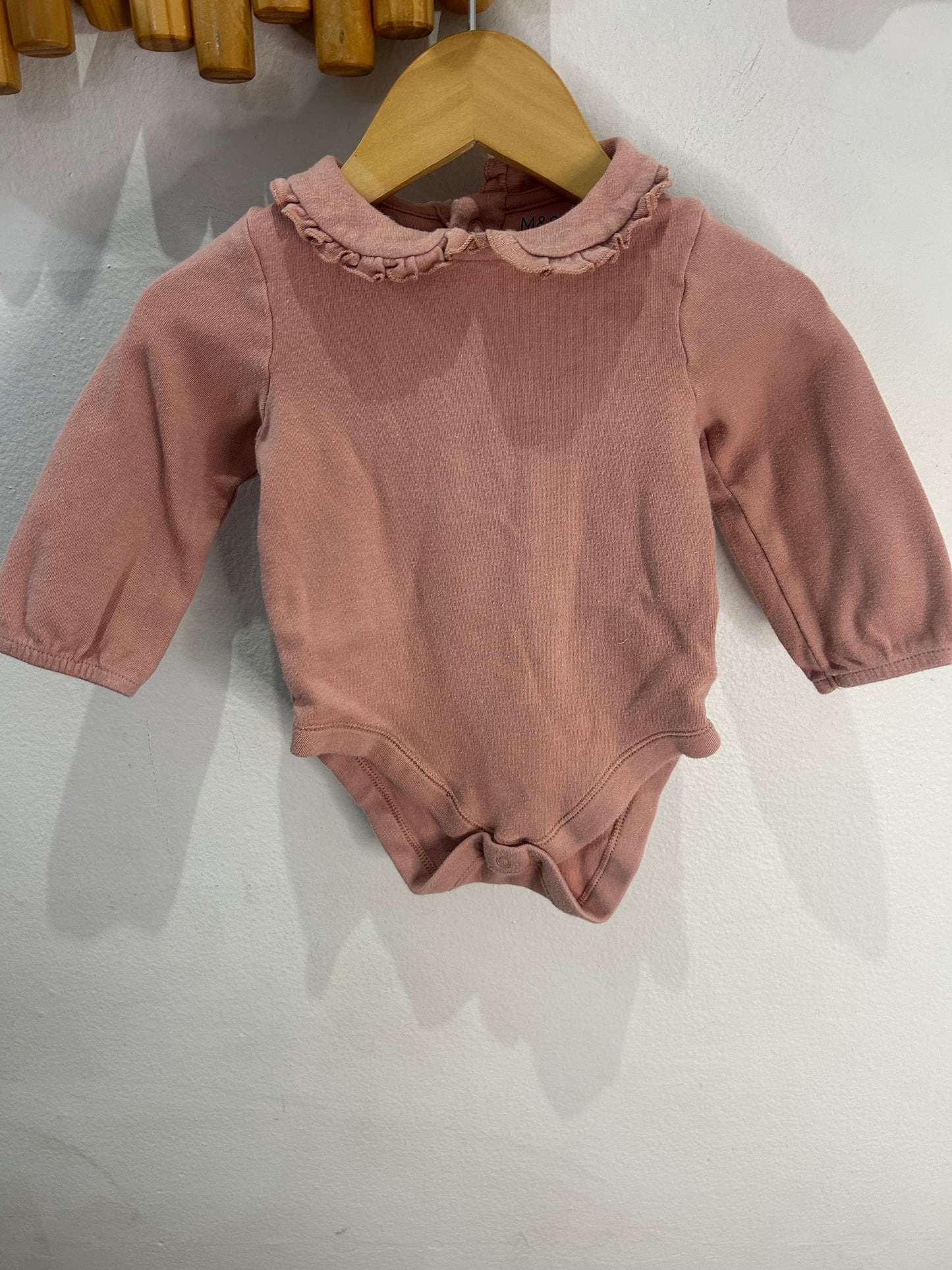 Frilly collar bodysuit 9-12m