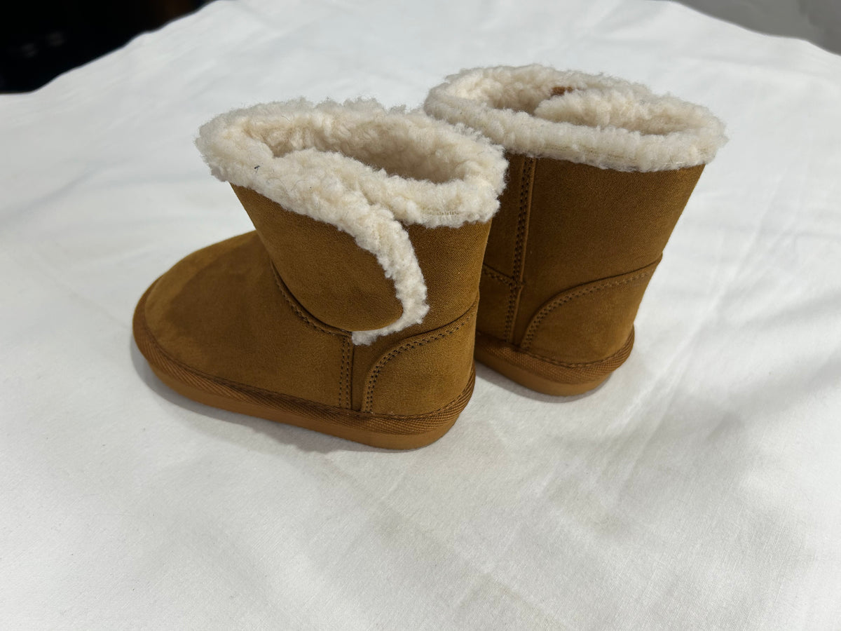 C6 brown furry boots