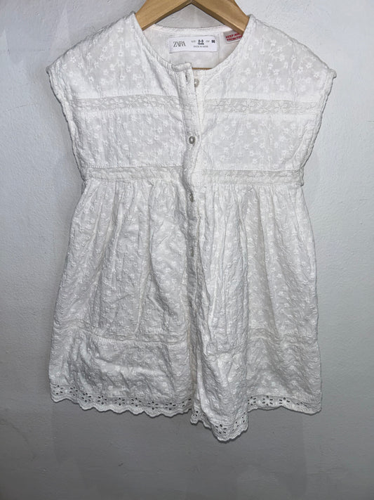 White embroidery dress 2-3y