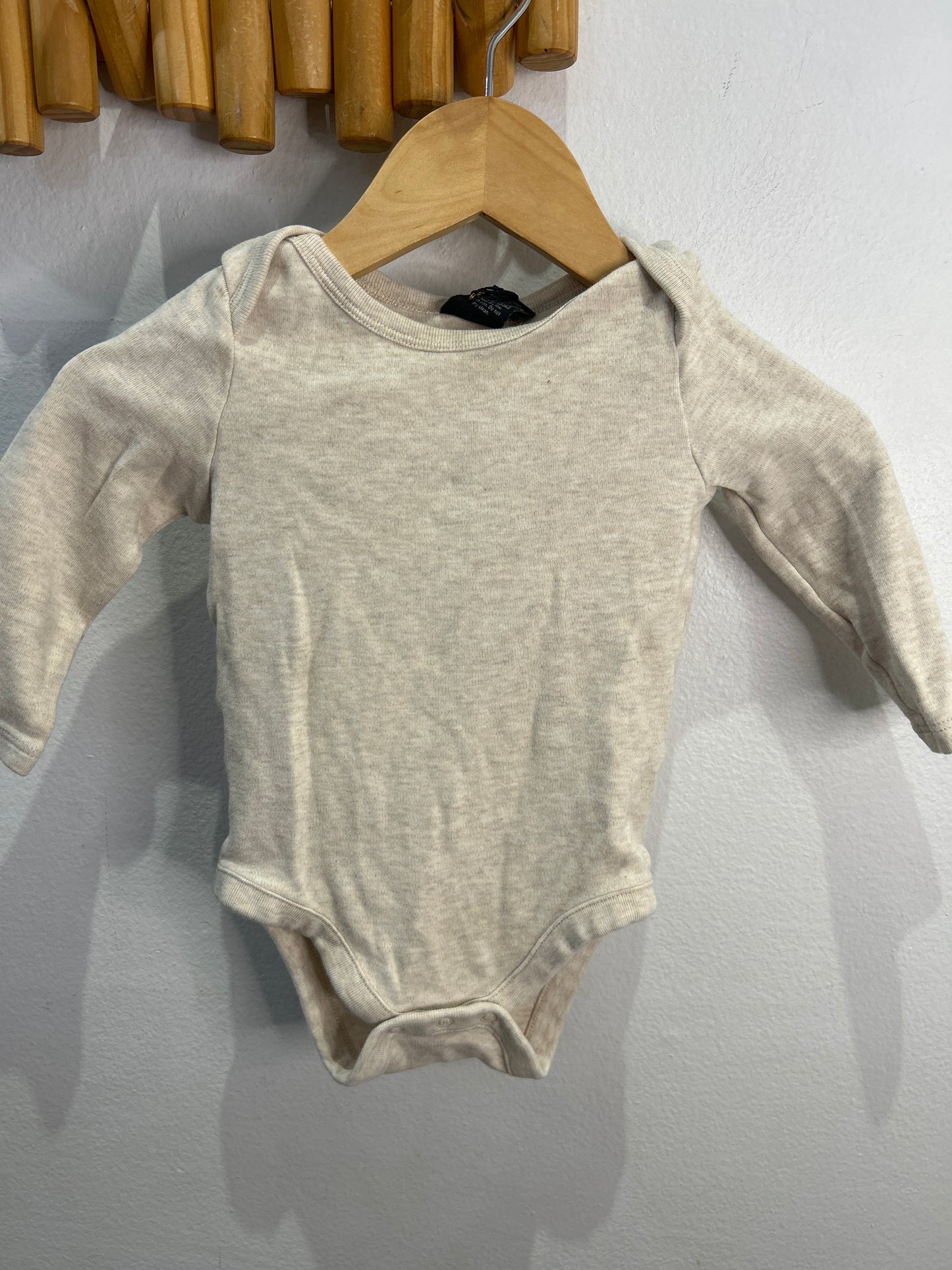 Cream onesie 6-12m