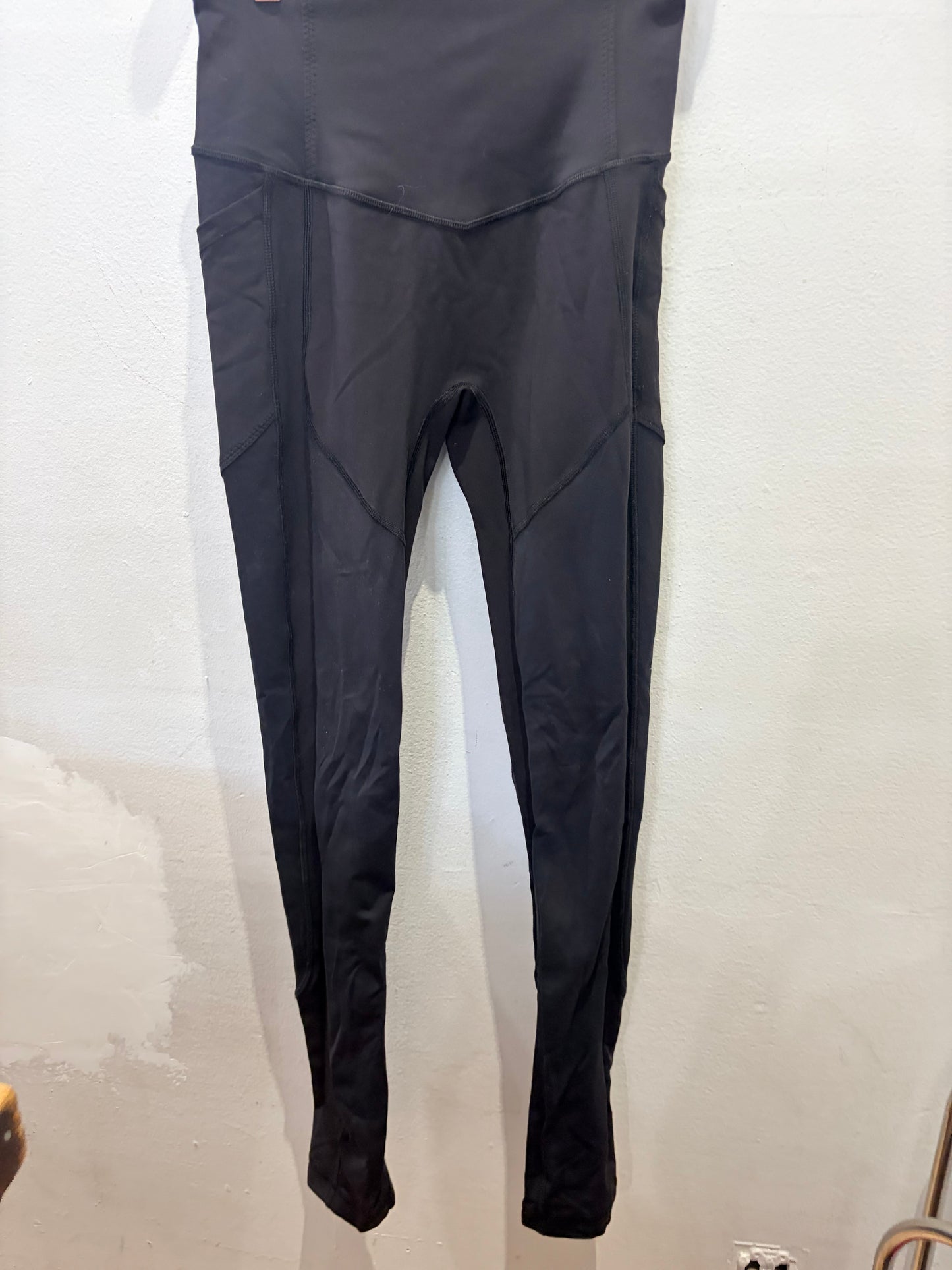 Lululemon black leggings -size 4