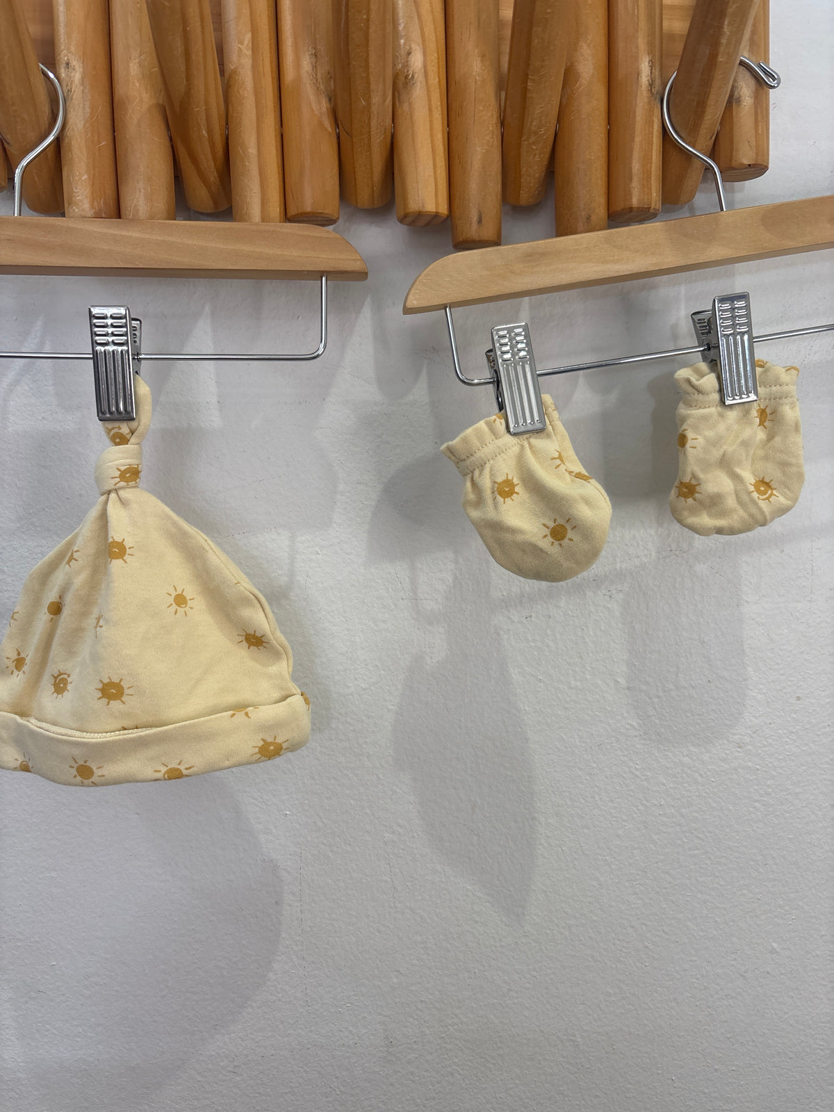 Three-pack hat and mitt set 0-3m