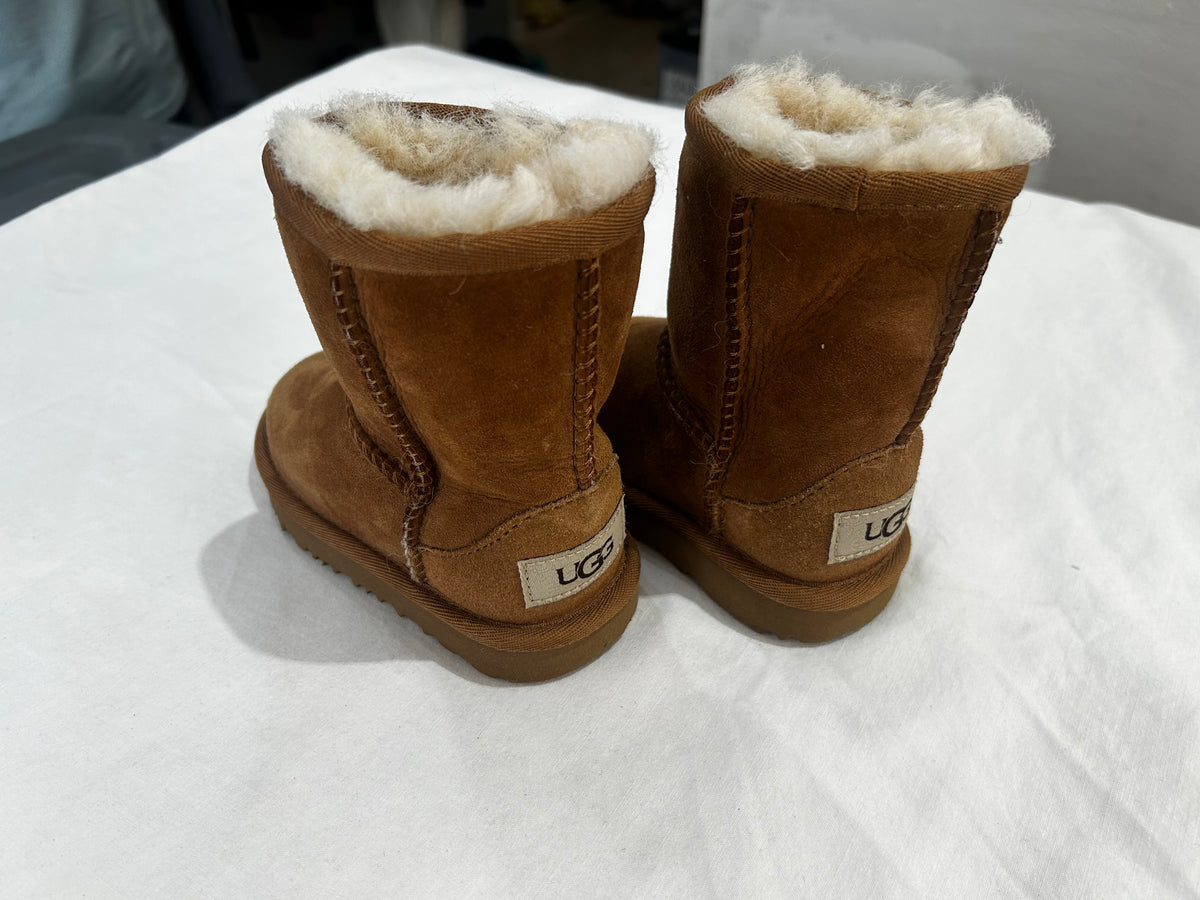 C6 brown Uggs