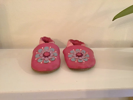 Pink soft soles 0-6m
