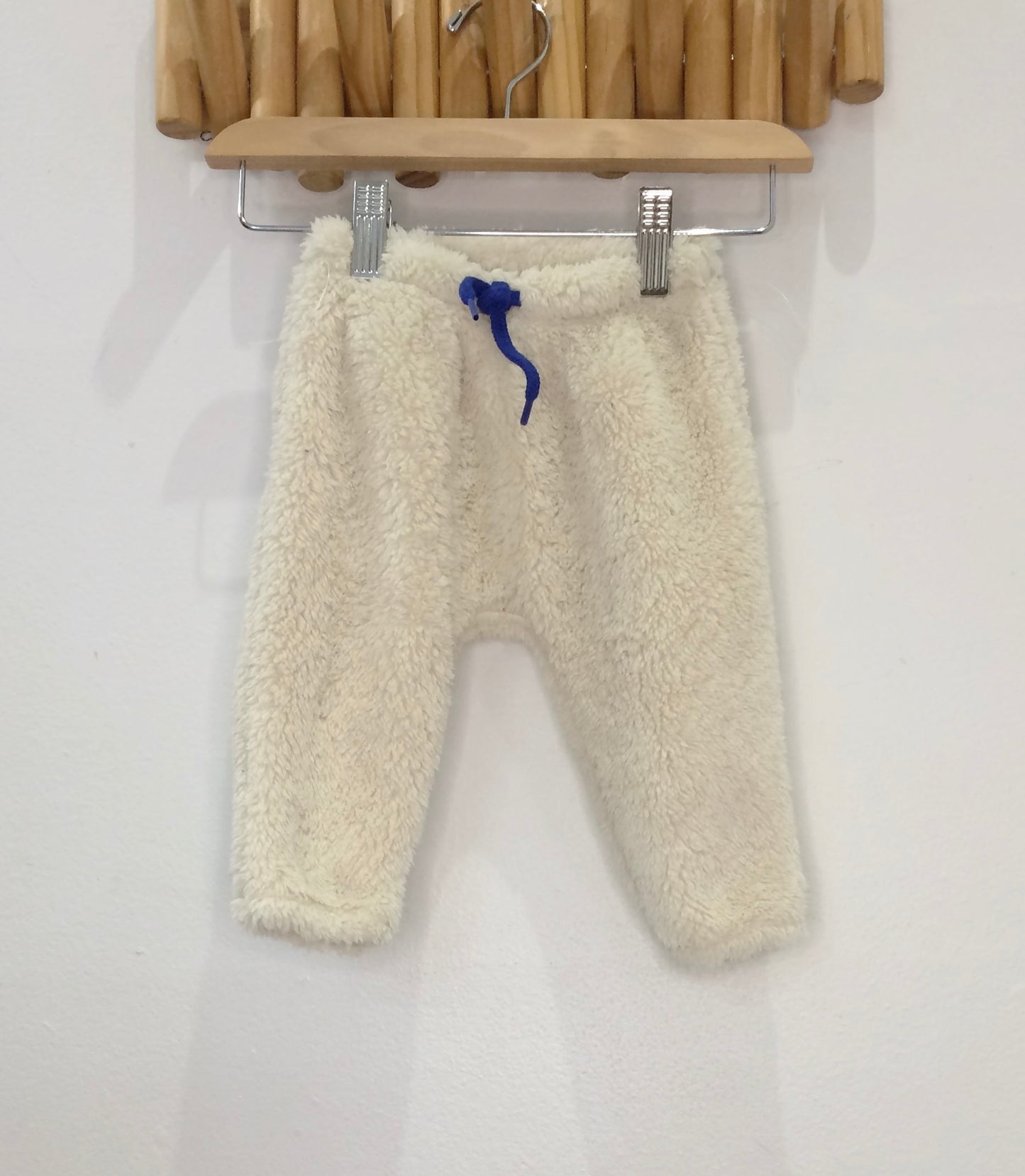 Very furry joggers 6-12m