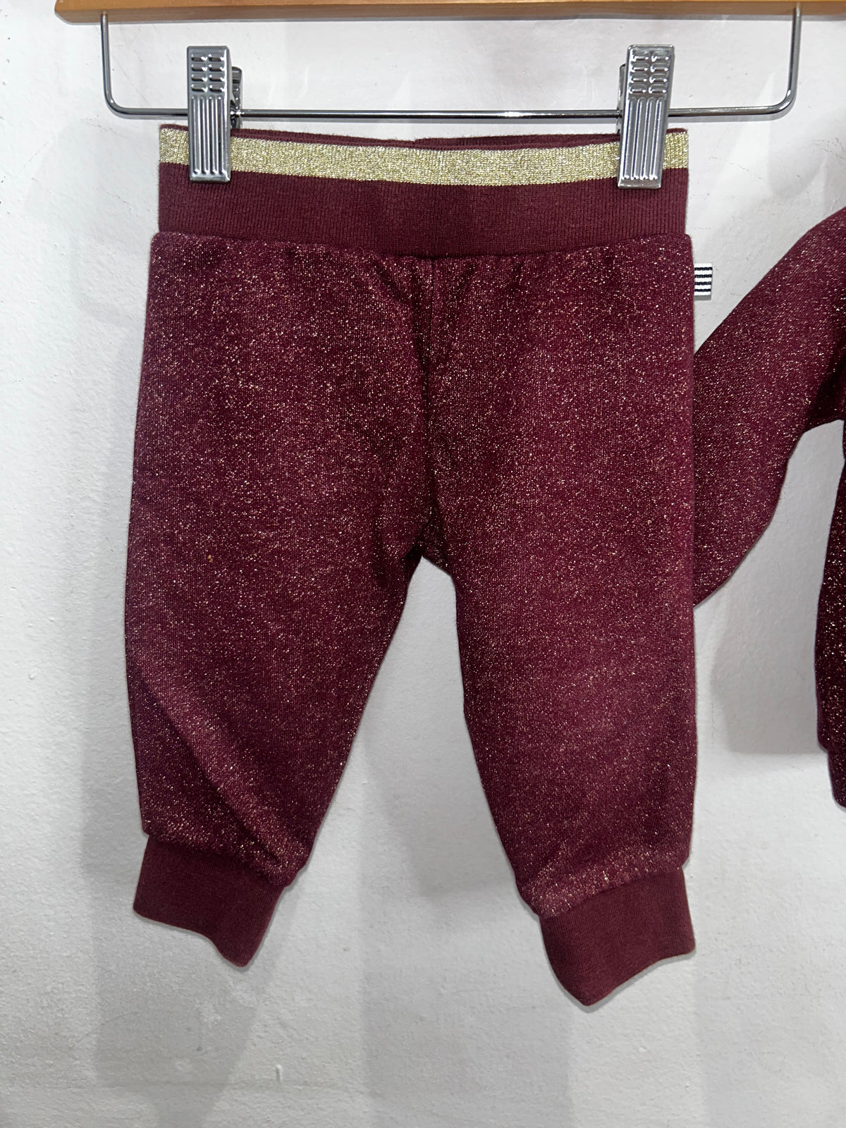 Sparkly gold maroon set 12m