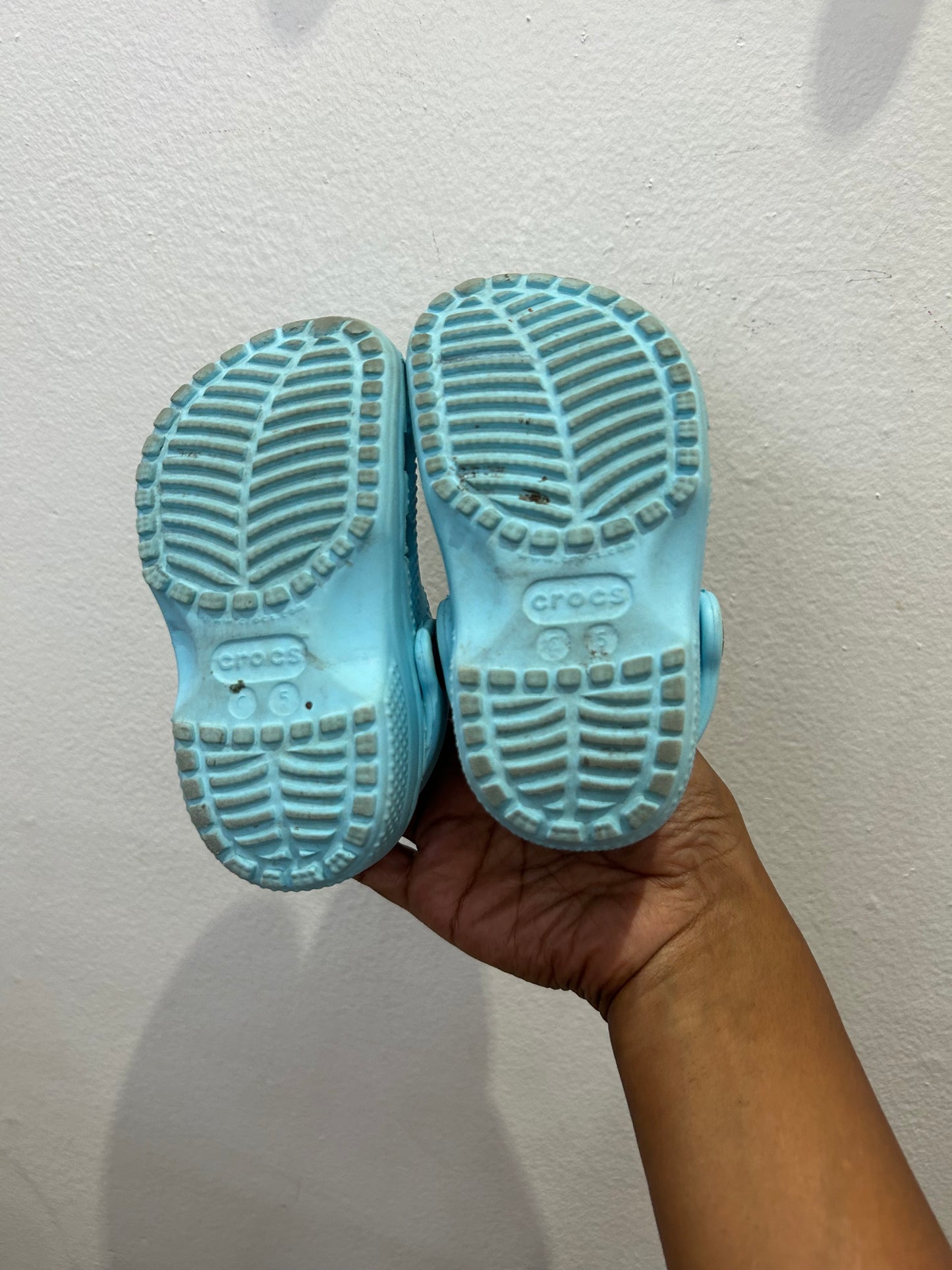 C5 light blue Crocs