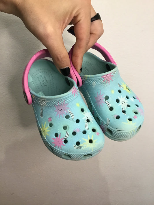 C8 Crocs happy stars