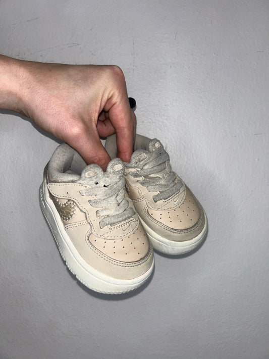 C5 beige Nikes
