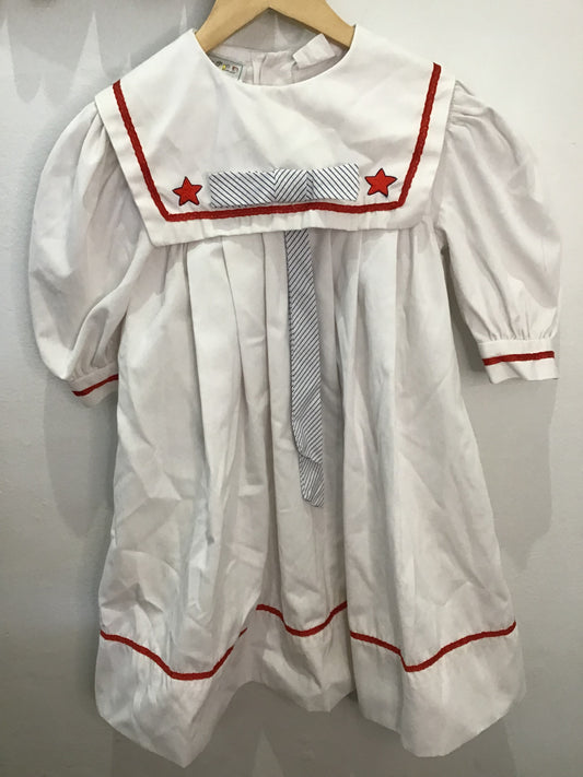 White dress w red collar costume (e.g. doll, clown, anime) 6-8y