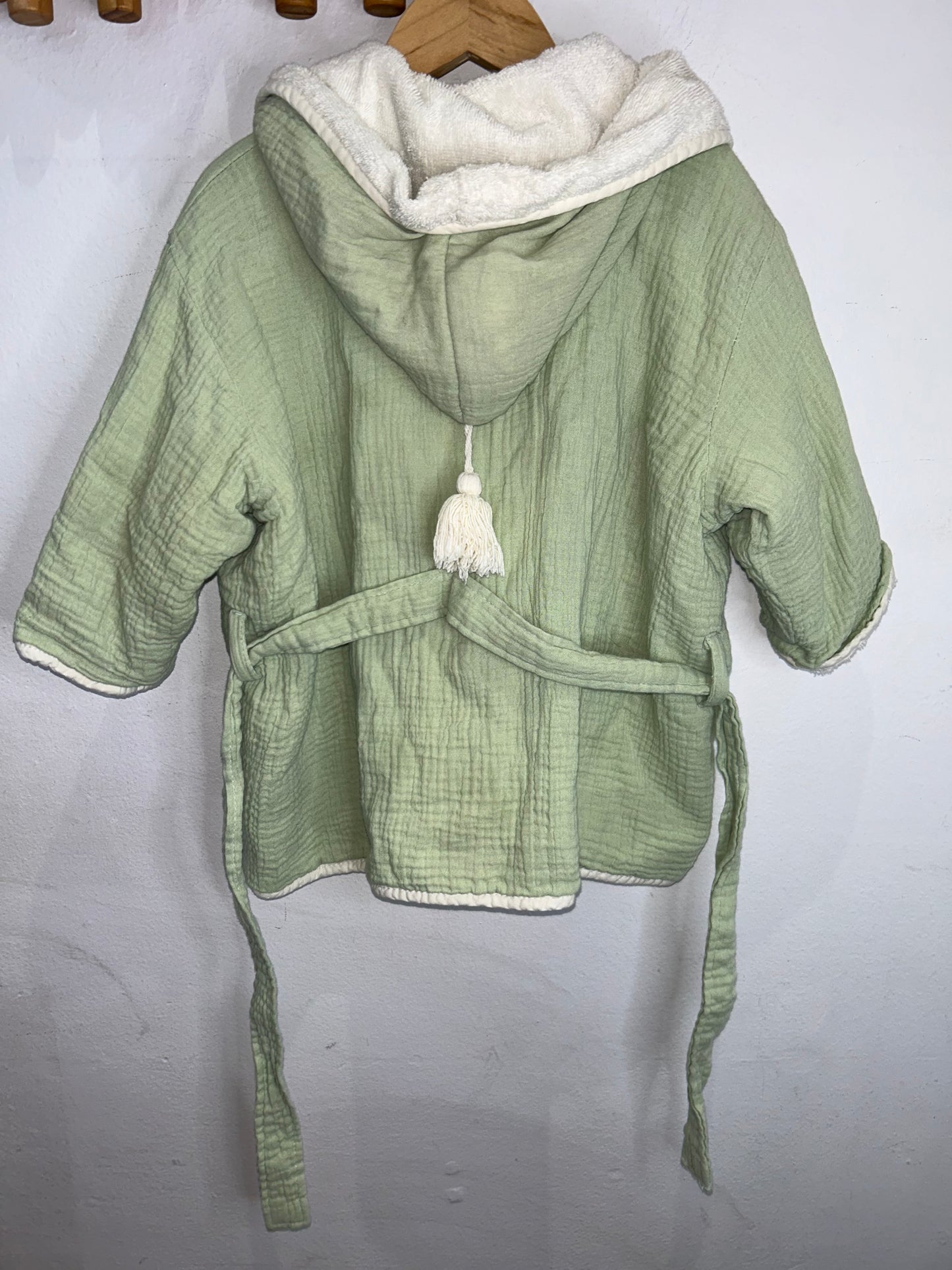Green bathrobe 2y