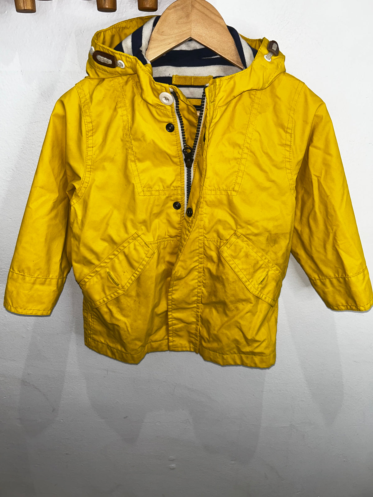 Yellow raincoat 2y*