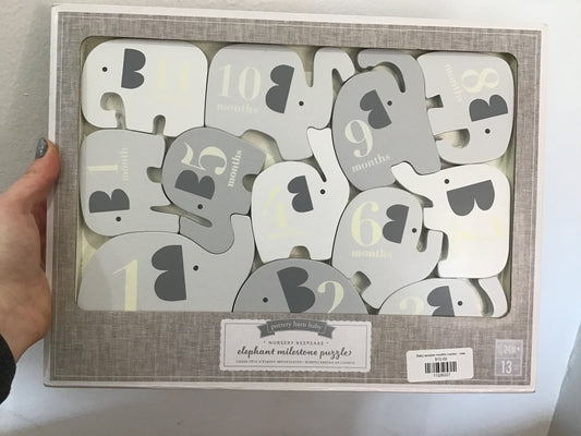 Baby wooden months tracker - new