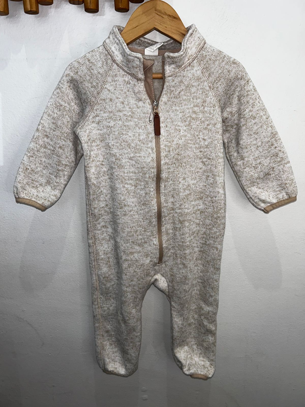 Beige knit romper 9-12m