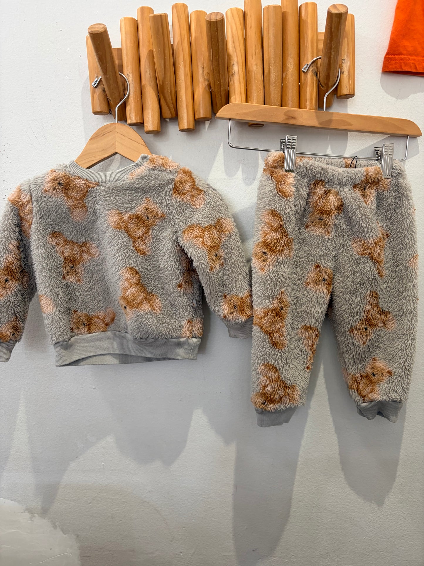 Furry bears pullover only 6-12m