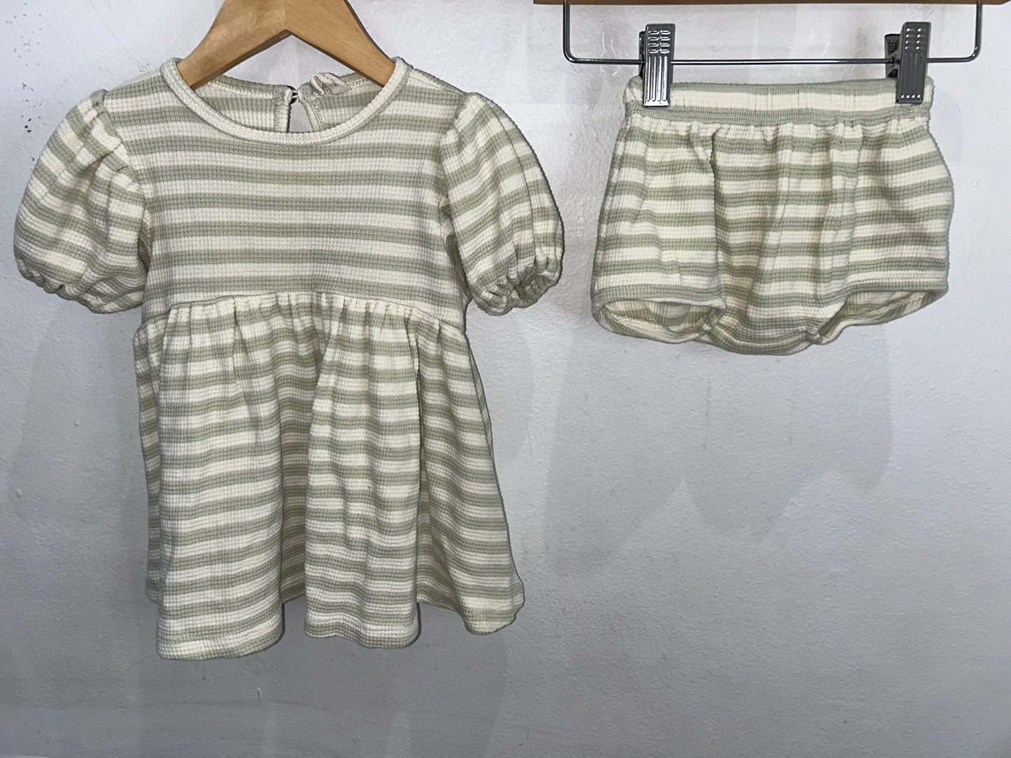 Quincy Mae green texture dress and bloomers 12-18m