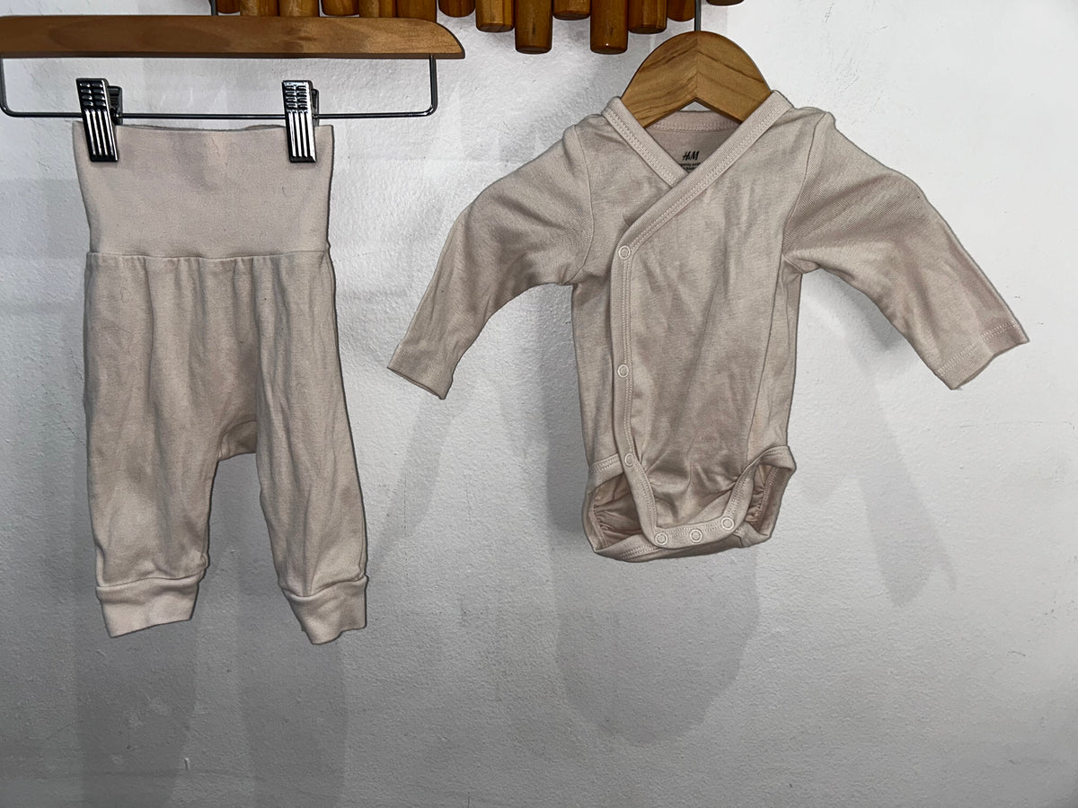 Cream onesie set 1-2m