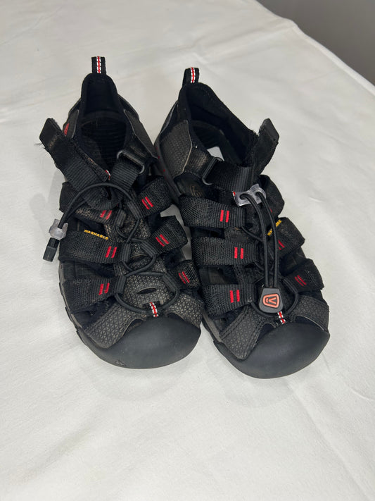 Y3 black Keens