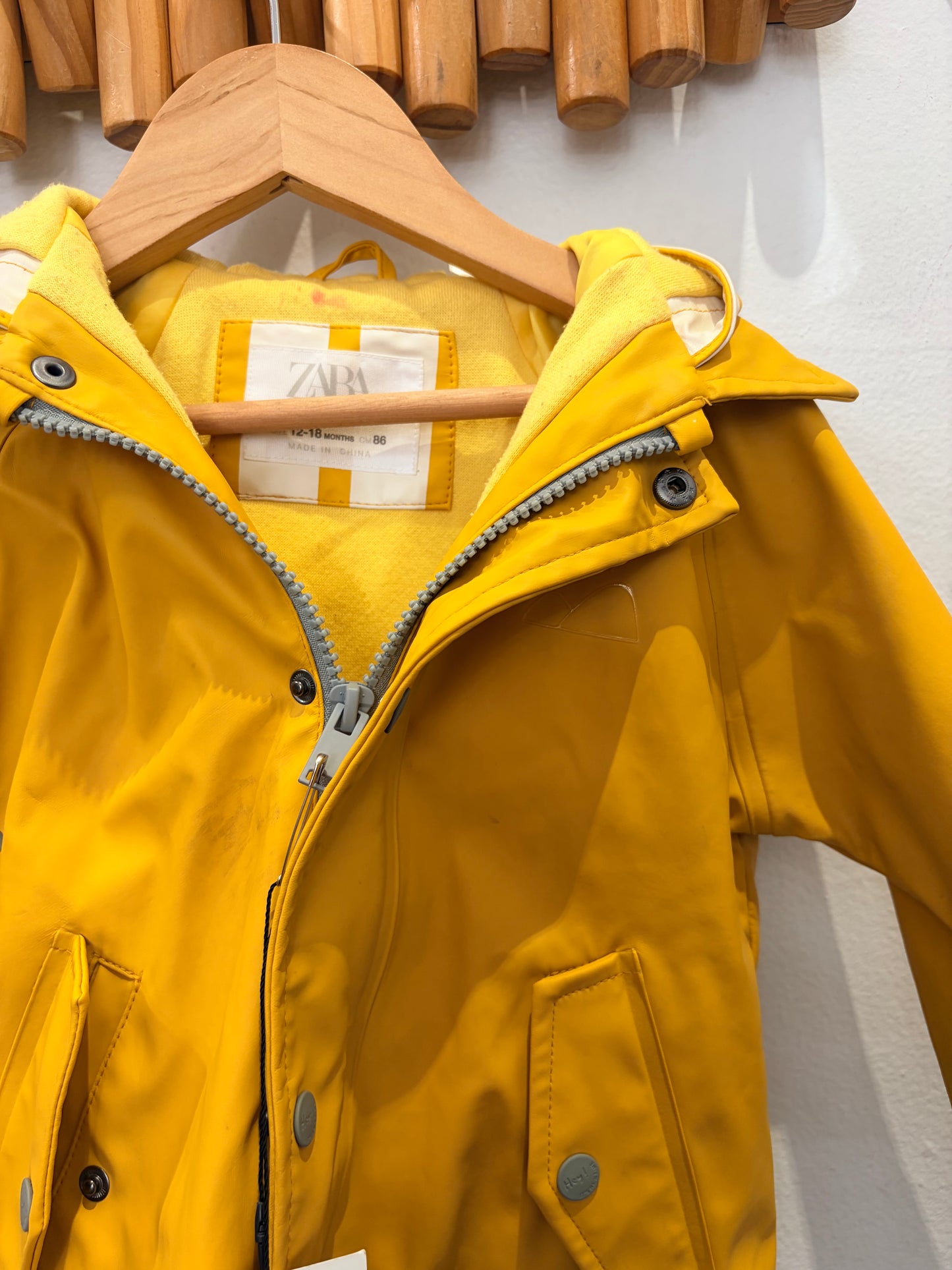Hey It's Rain Time yelow rainjacket 12-18m
