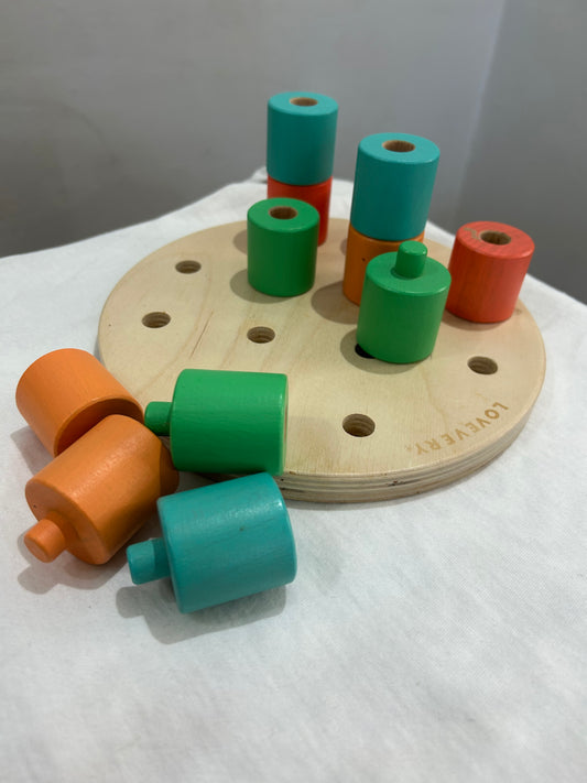 Loevery pegs puzzle