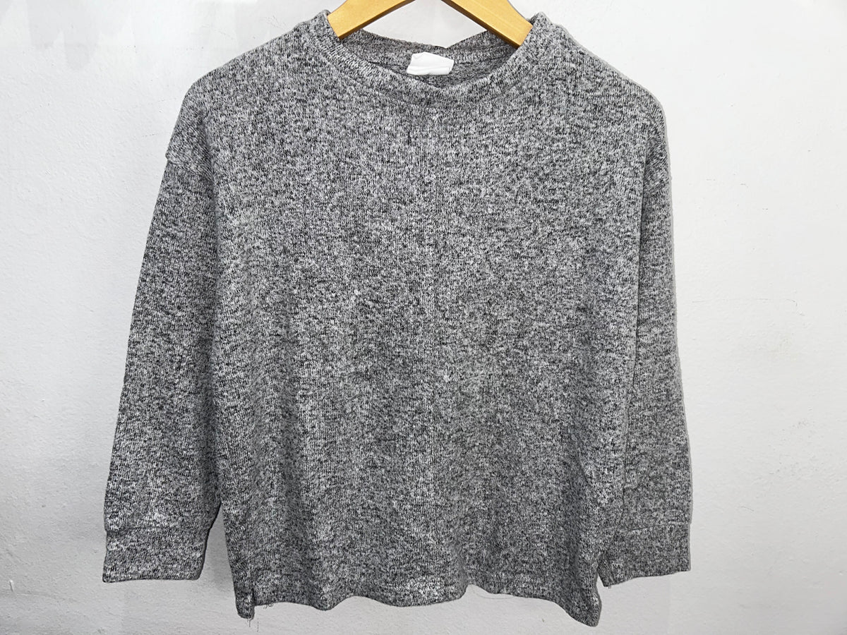 Grey knit sweater 7y