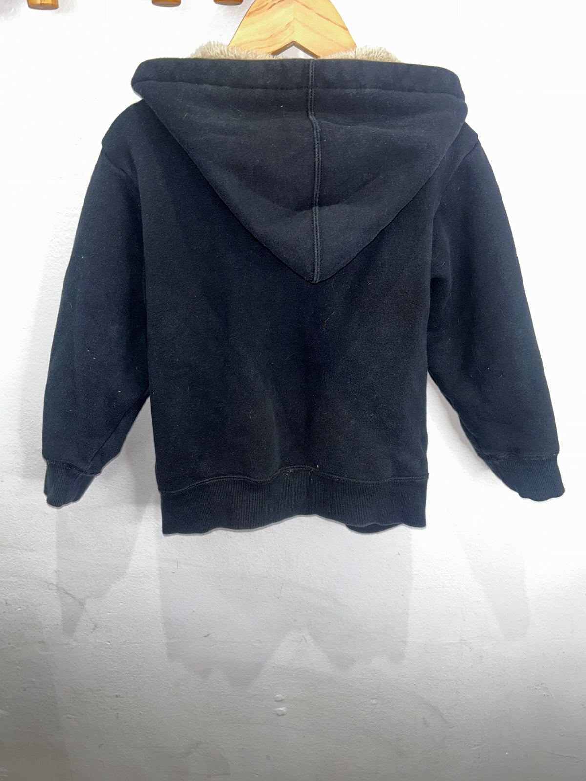 Black fur lined sweatshirt 4y