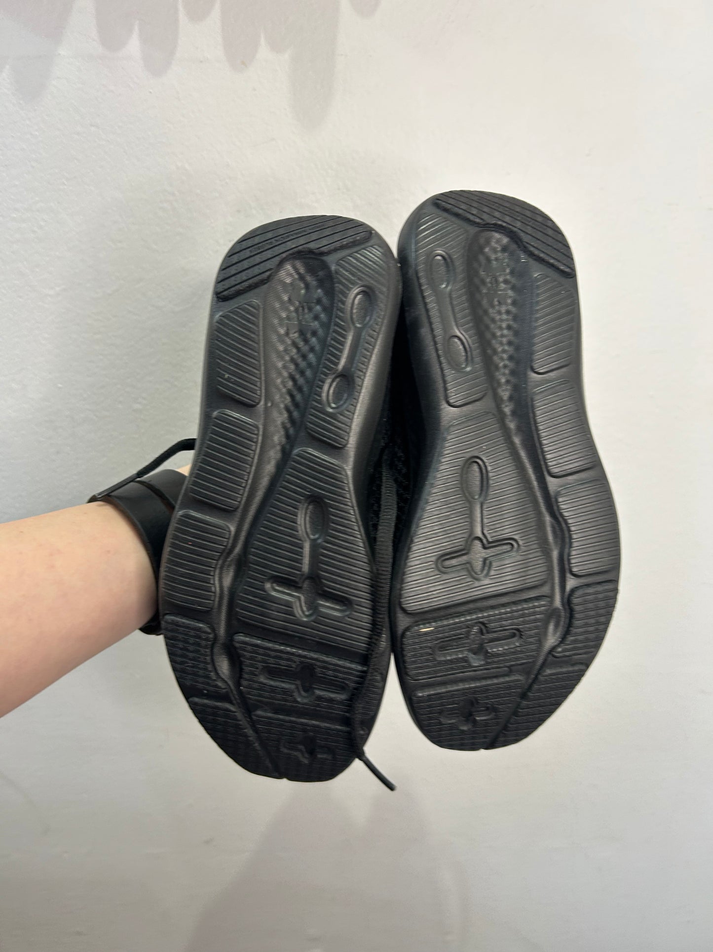 Y3.5 black Underarmour runners