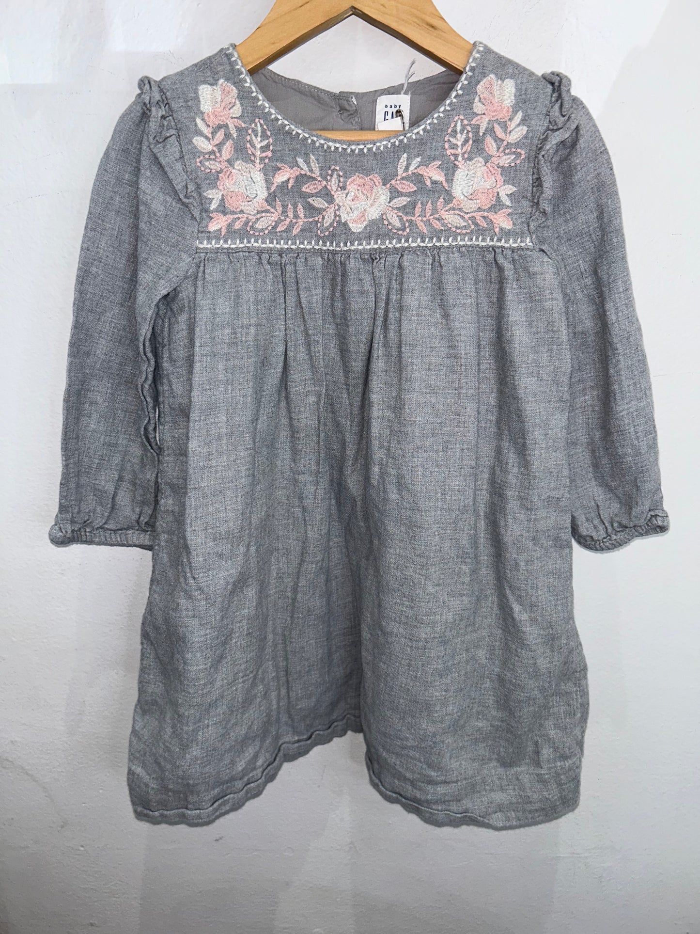 Grey dress w embroidery 4y