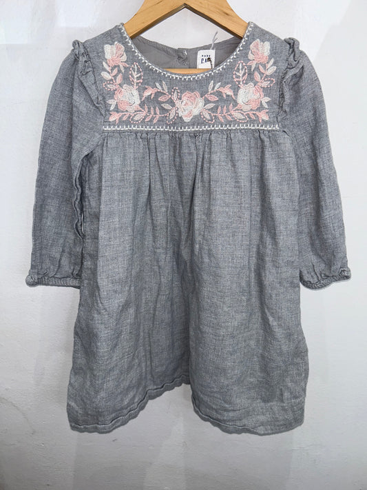 Grey dress w embroidery 4y