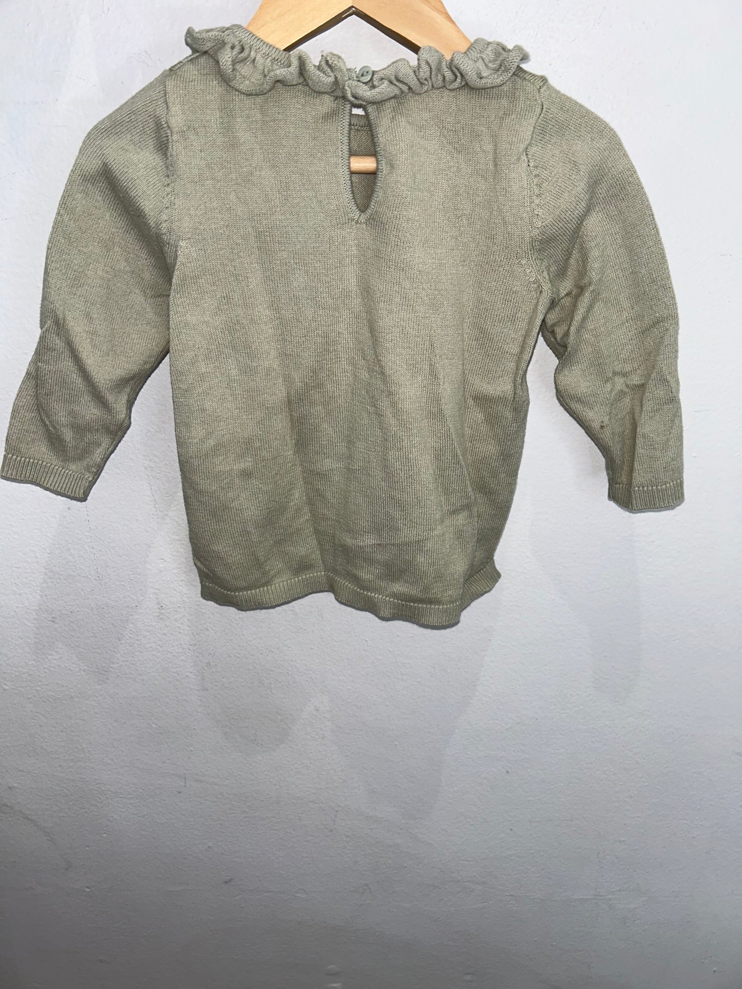 Green frilly collared sweater 6-9m