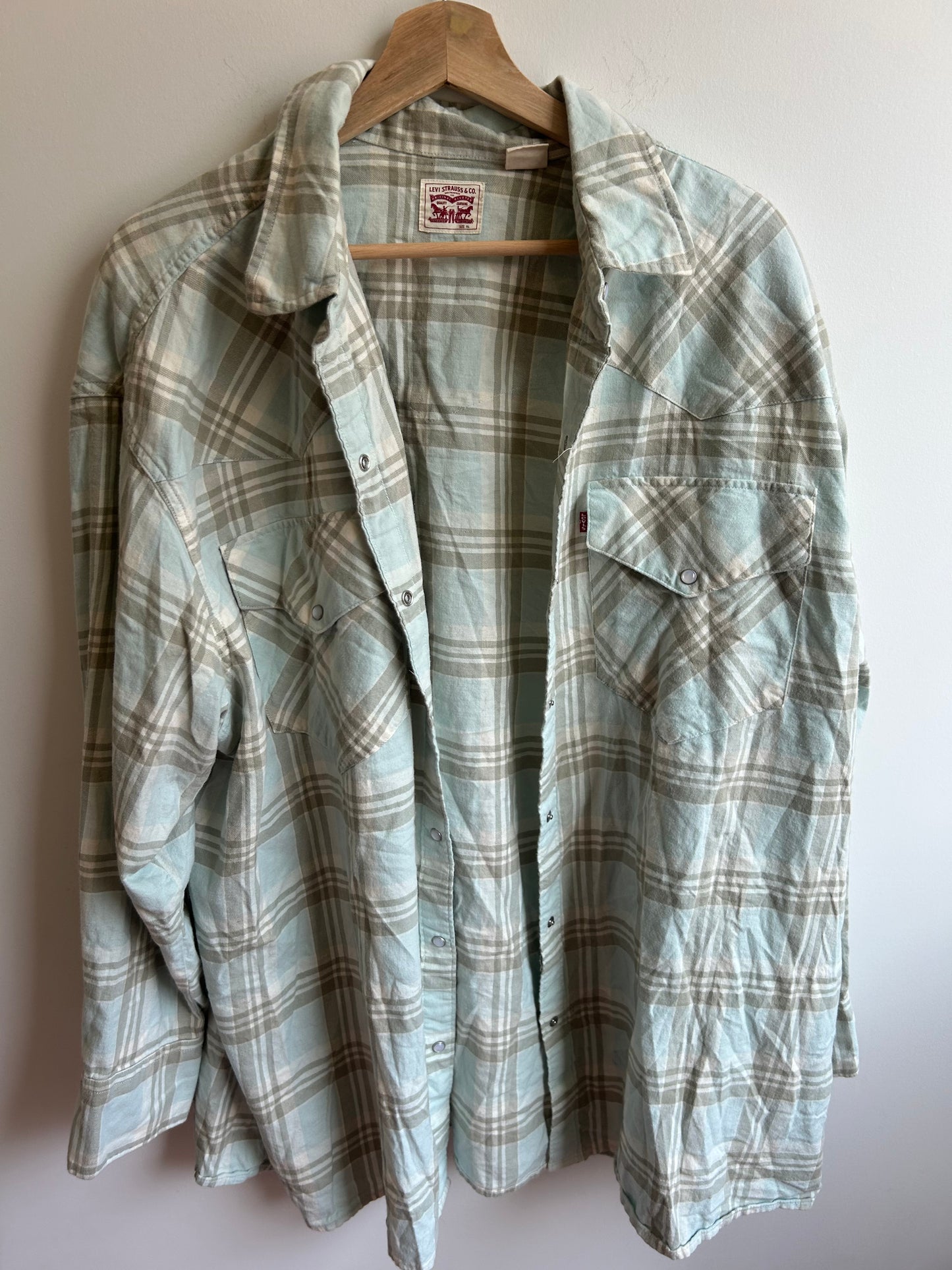 Pear button checkered shirt XL (mens)