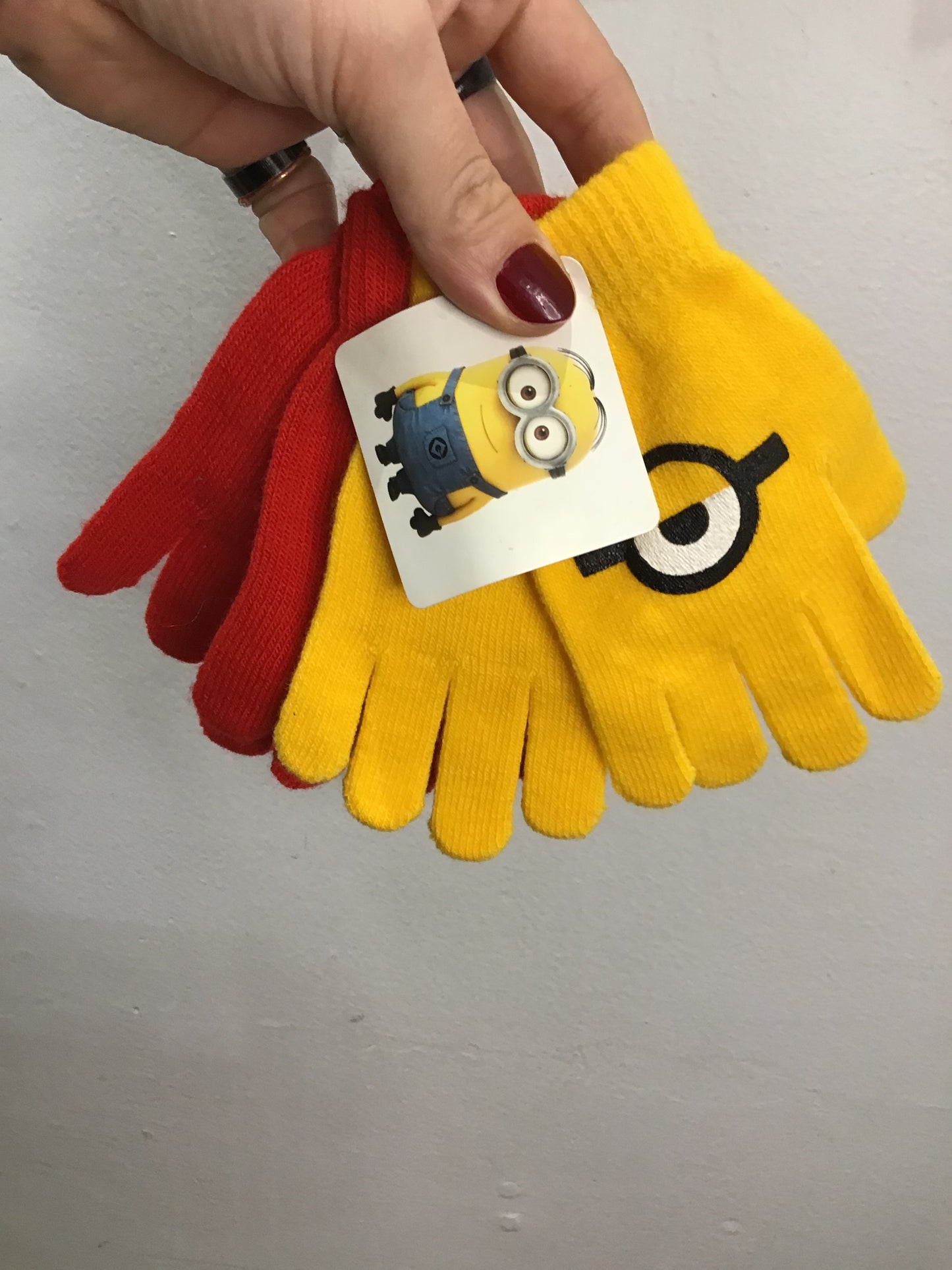 Two pack minions gloves 4y new