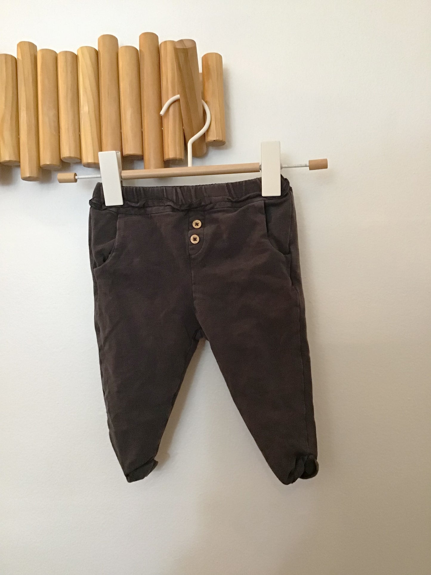 Dark grey pants 6-9m