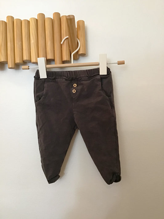 Dark grey pants 6-9m