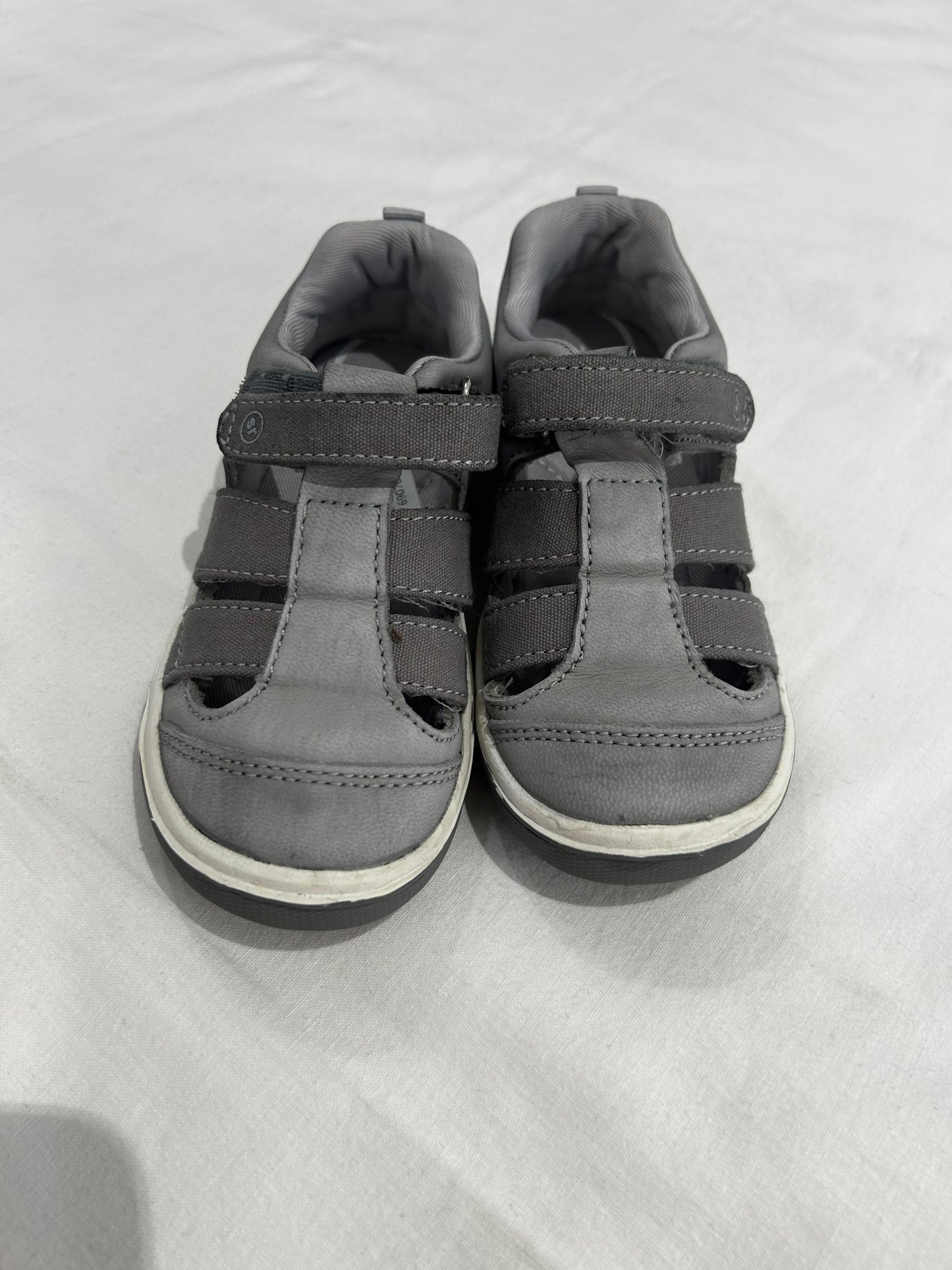C8 Stride Rite grey sandals