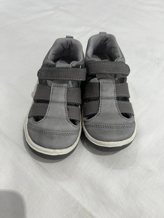 C8 Stride Rite grey sandals