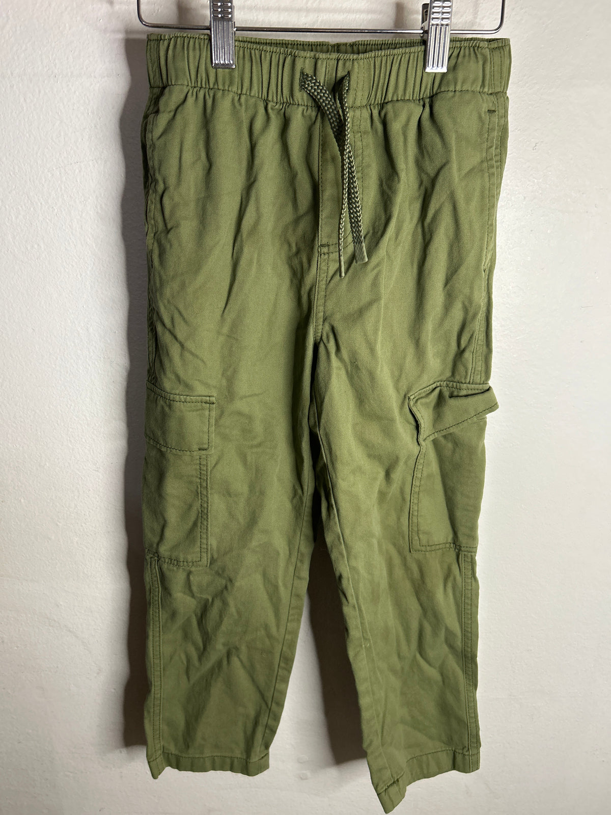 Olive jogger style pants 6-7y