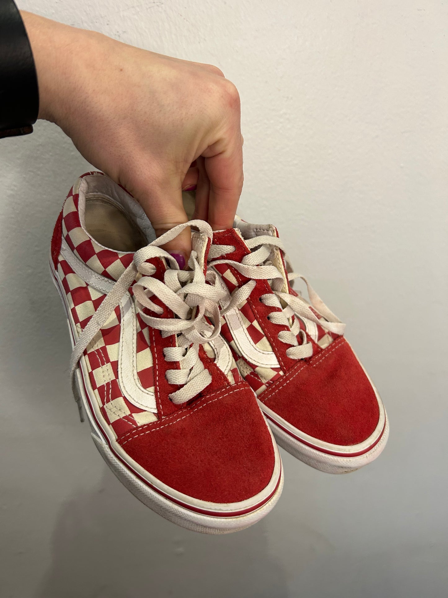Y4 red checkered Vans